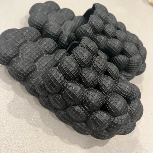 Women's bubble style slides. Size 36 - Picture 3 of 4